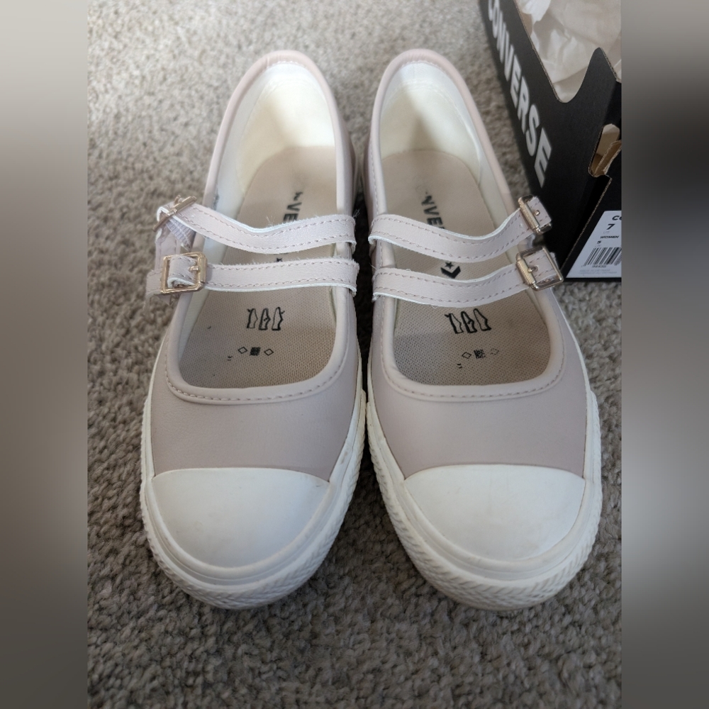 CONVERSE Women's Chuck Taylor All Star Dainty Mary Jane Size 7